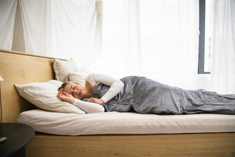 Buổi tối khó ngủ nên làm gì? 7 thói quen để nghỉ ngơi tốt hơn